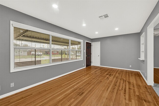 Foto del edificio - 1853 Huge Oaks St