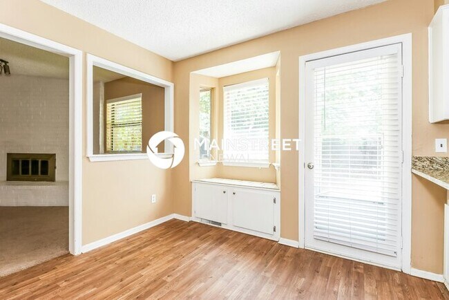 Building Photo - 3 Bedroom Pet-Friendly Home in Edmond, OK with Main Street Renewal