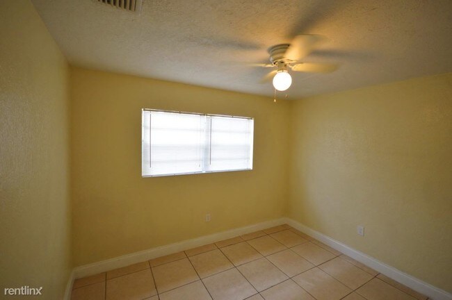 Building Photo - 430 NW 29th Ave