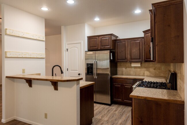 Foto del edificio - 2743 Spruce Dr