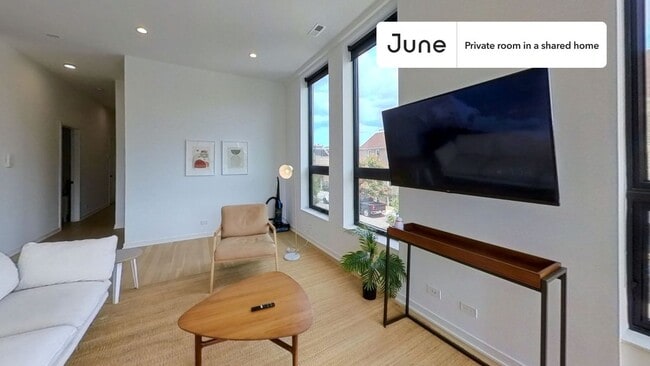 Building Photo - Private bedroom in 4 bed/3 bath Home