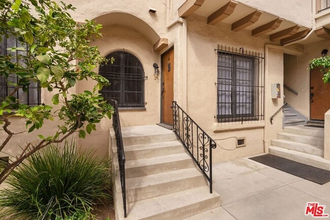 Foto del edificio - 512 N Sycamore Ave