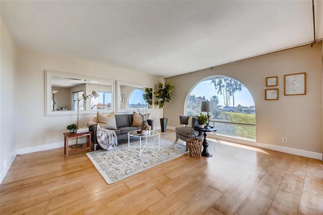 Sala de estar con vistas al océano - 916 Caminito Estrada