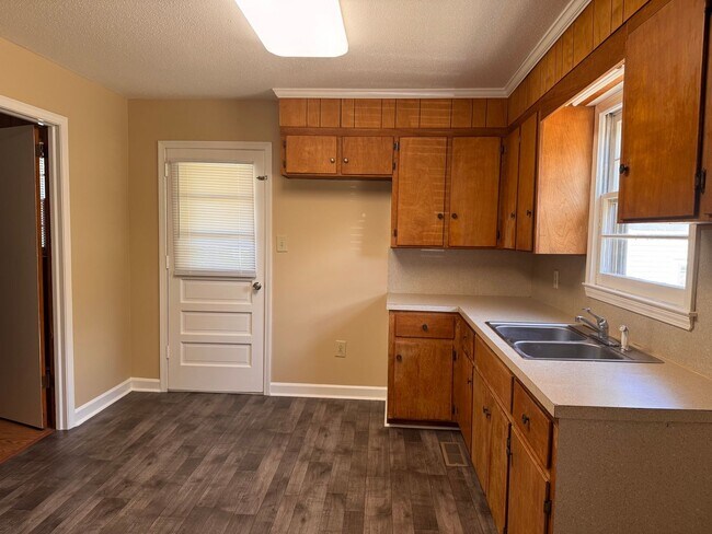 Foto del edificio - 915 Pine Cir Dr