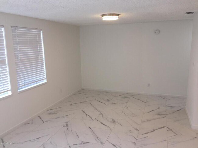 Building Photo - 1530 Ryar Rd