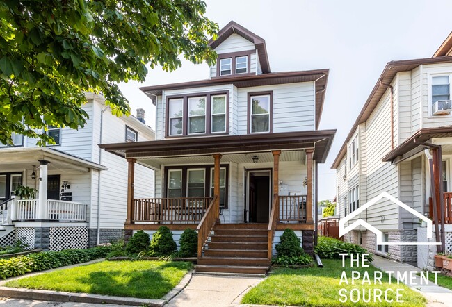Building Photo - 4829 W Newport Ave