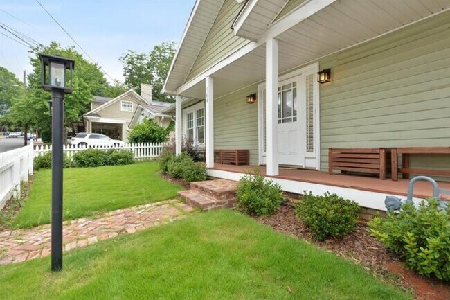 Foto del edificio - 564 Winton Terrace NE