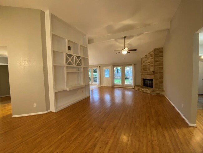 Building Photo - 2204 Maple Hollow Trail