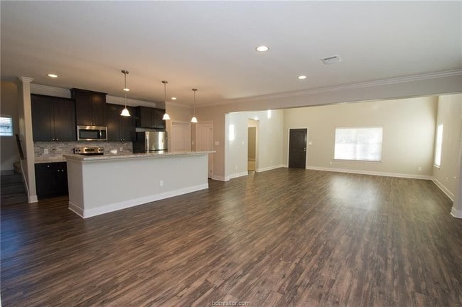 Building Photo - 607 Montclair Ave