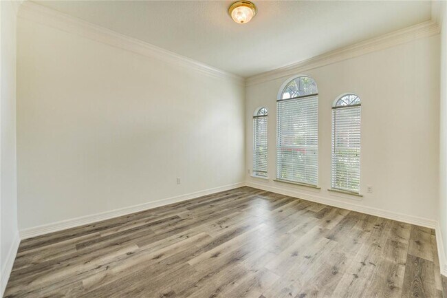 Building Photo - 8803 Memorial Creek Dr