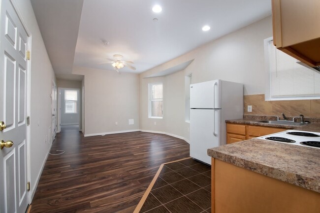 Building Photo - 544 S 49th St
