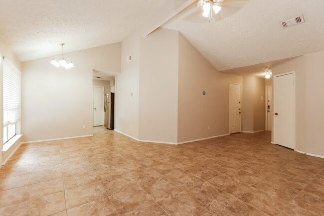 Building Photo - 21002 Ironcrest Ln