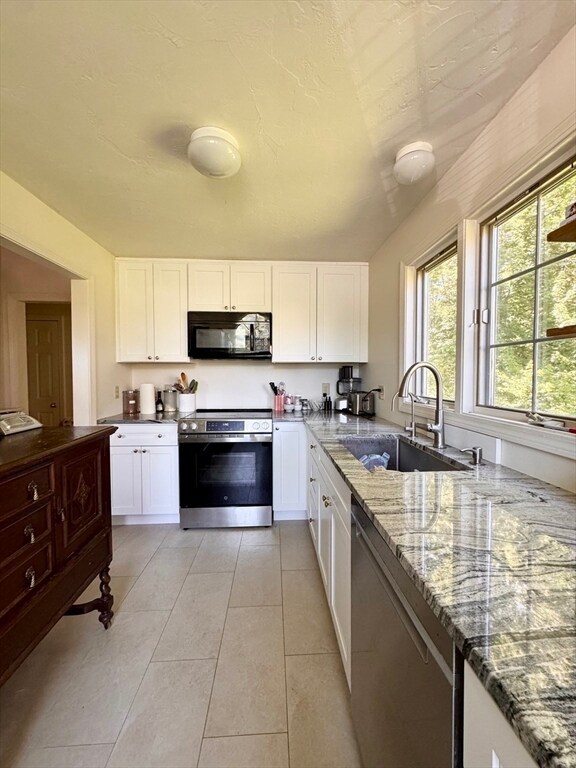 Foto del edificio - 12 Birchwood Ln