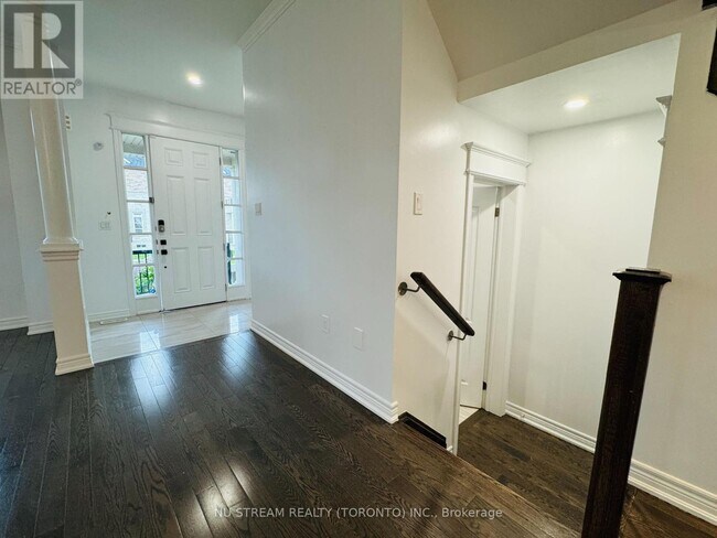 Building Photo - 194 Paradelle Dr