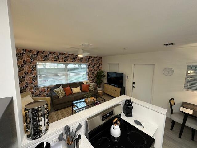 Foto del edificio - 524 Eastwind Dr