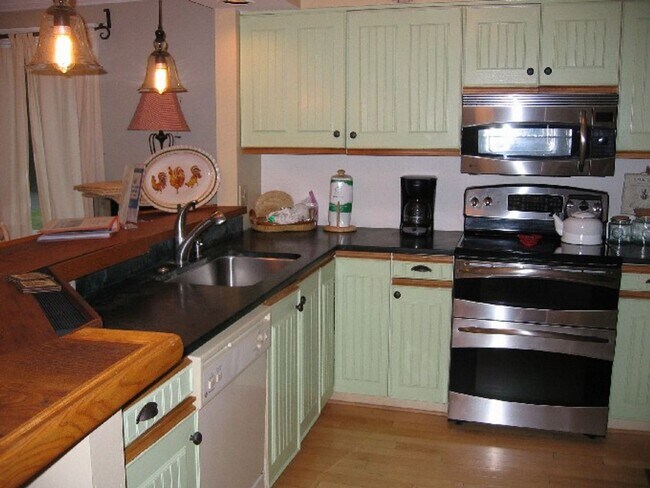 Building Photo - Colonnade Shipyard