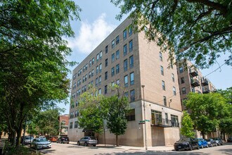 Building Photo - 811 S Lytle St