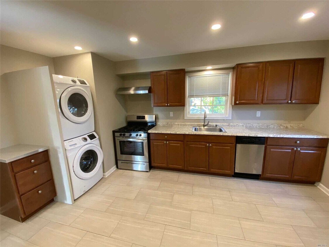 Primary Photo - 2 McKinley Pl