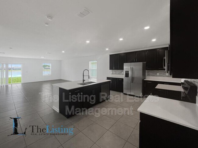 Building Photo - 332 Pineywoods Street