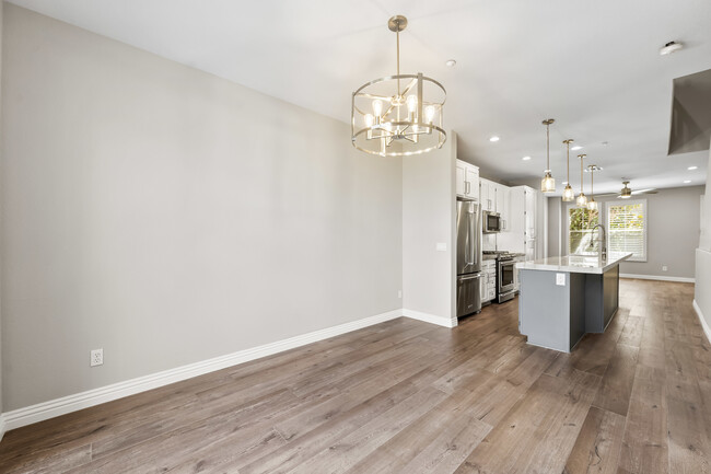 Foto del edificio - 1250 Elfin Forest Rd W
