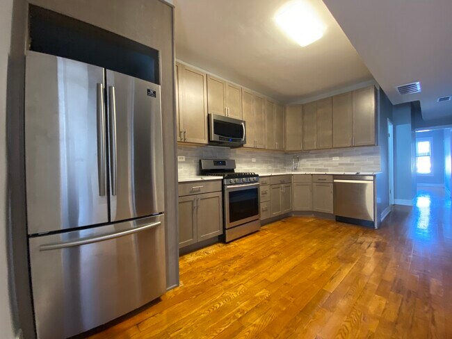 Kitchen - 2323 W Fullerton Ave