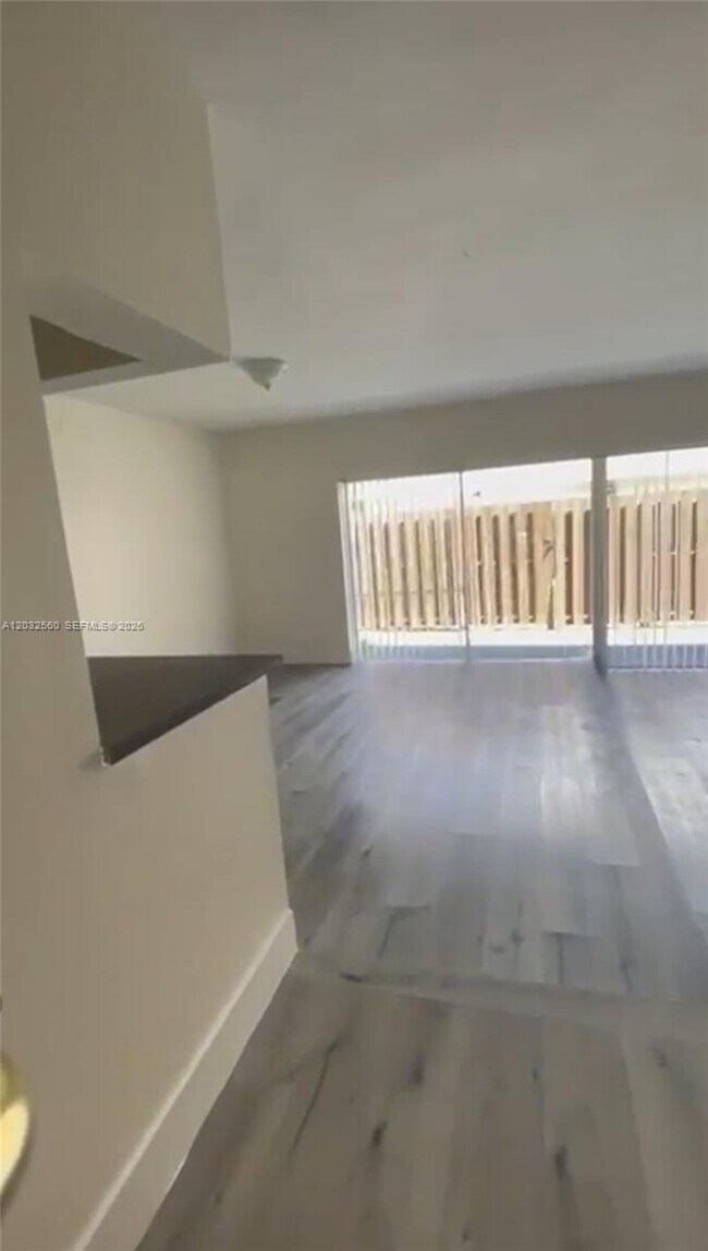 Foto del edificio - 8253 NW 9th St