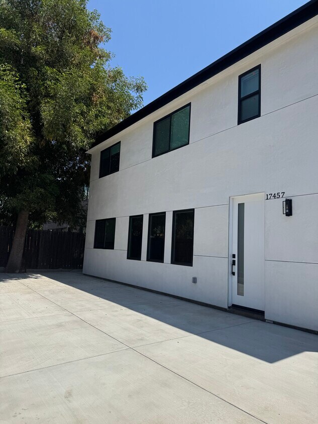 Foto principal - 17457 Bullock St