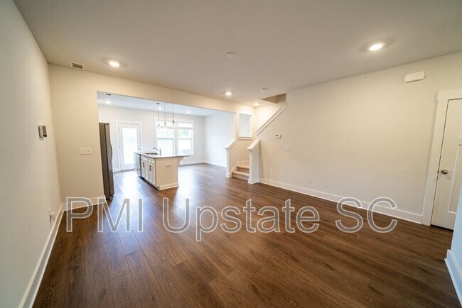 Foto del edificio - 32 Mardale Ln
