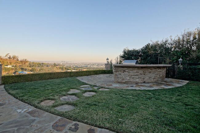 Foto del edificio - 1558 Tower Grove Dr