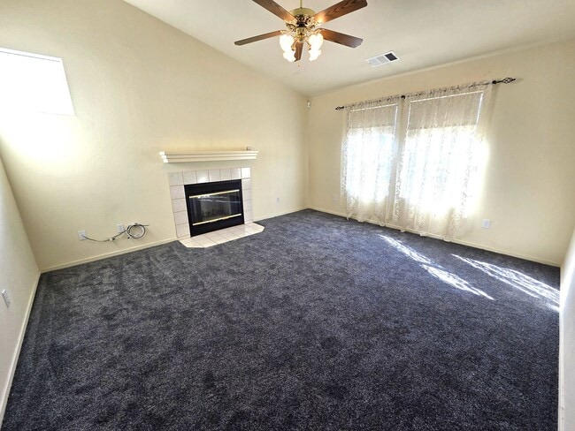 Building Photo - Immaculate 3 Bedroom 2 Bath Home