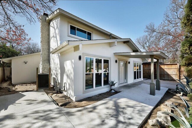 Building Photo - 201 Prince Dr