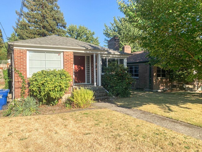 Building Photo - Charming And Spacious Home,  Walk To Green...