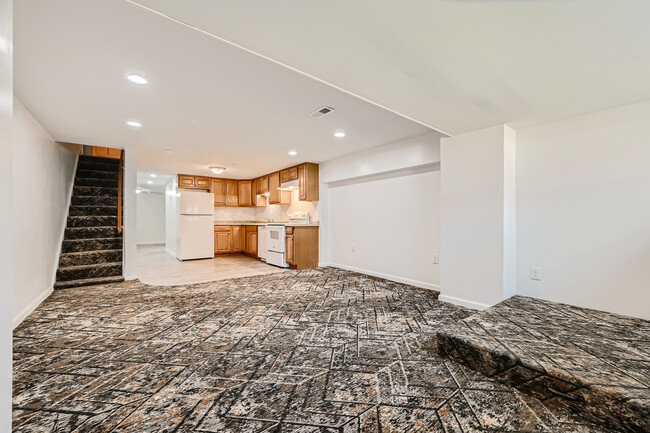 Basement/living room - 327 Elrino St