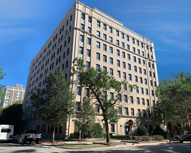 5401 Cornell Apartments Apartments in Chicago, IL
