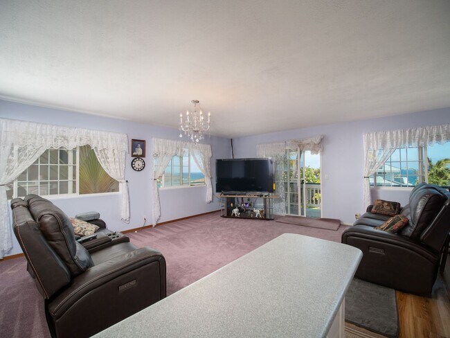 Foto del edificio - Luxury Maui Living in a Spacious Wailuku Showpiece