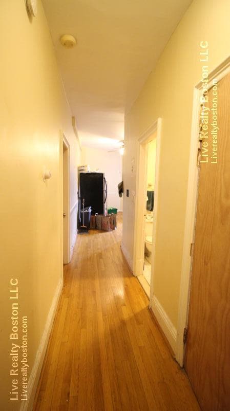 Building Photo - 448 Park Dr