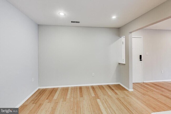 Foto del edificio - 7802 Guildberry Ct