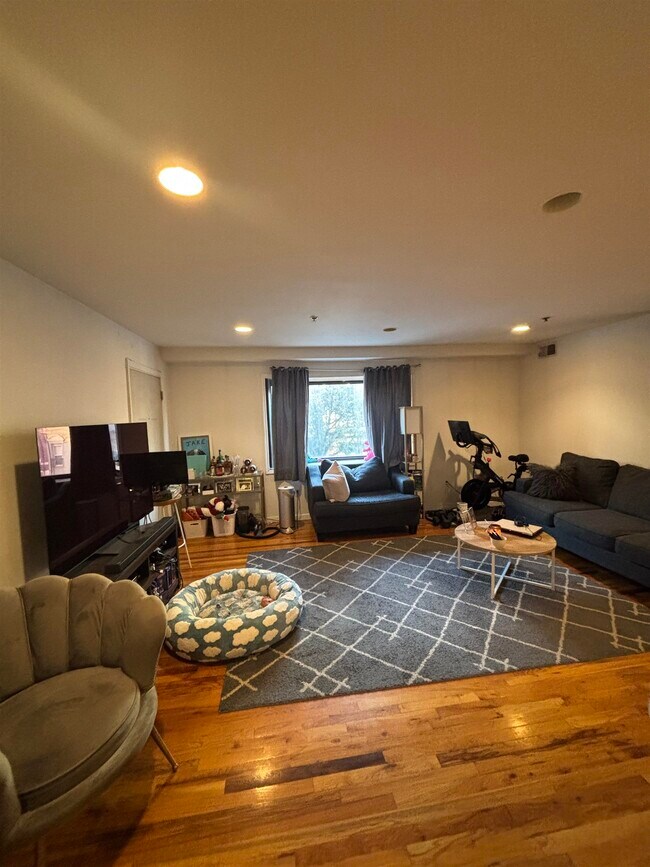 Foto del edificio - 401 1st St