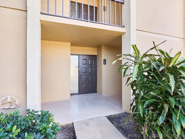 Building Photo - 5250 Woodland Lakes Dr