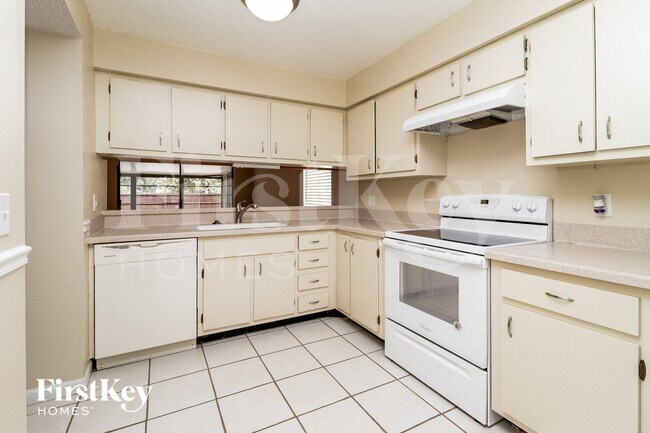 Foto del edificio - 916 Cypresswood Ct