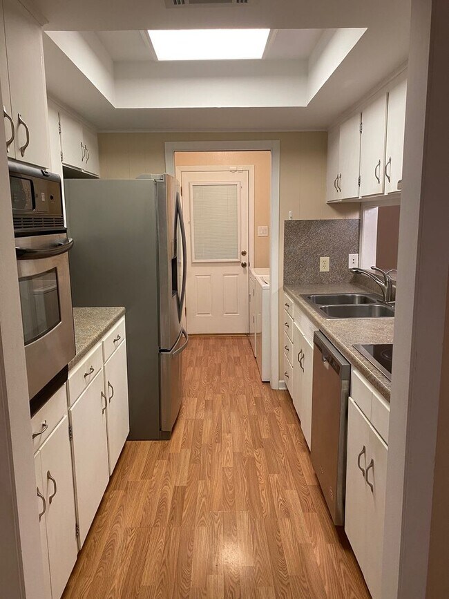 Building Photo - Must see this Beautiful 3/2 home in Village St. George Available NOW