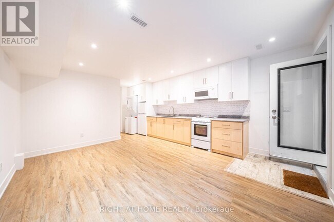 Photo du bâtiment - 49B East Dr