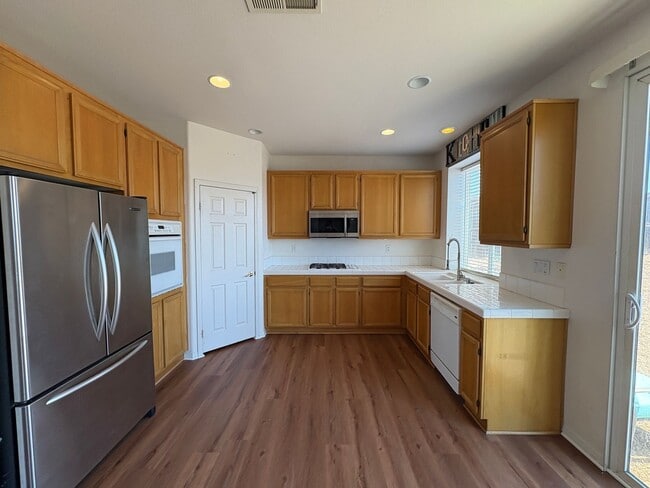 Building Photo - Welcome to this beautiful, light-filled ho...