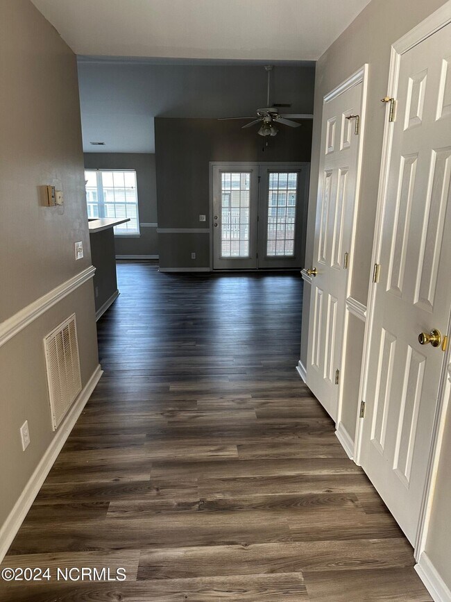 Foto del edificio - 2217 Locksley Woods Dr