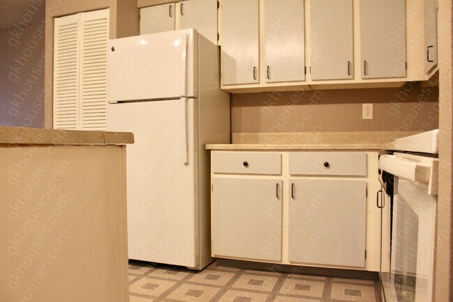 Foto del edificio - 8828 E Florida Ave