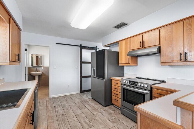 Foto del edificio - 821 Hollingsworth Rd