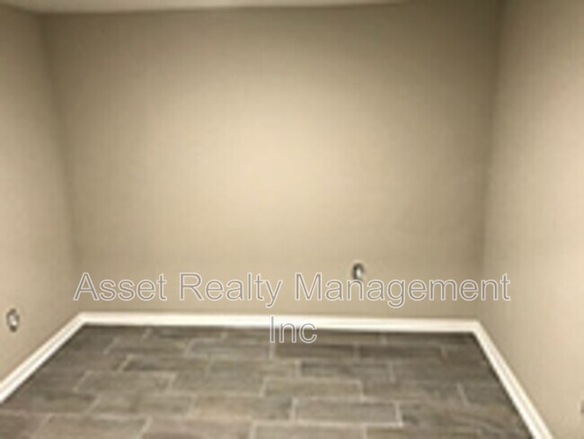 Building Photo - 602 Caswell Ave