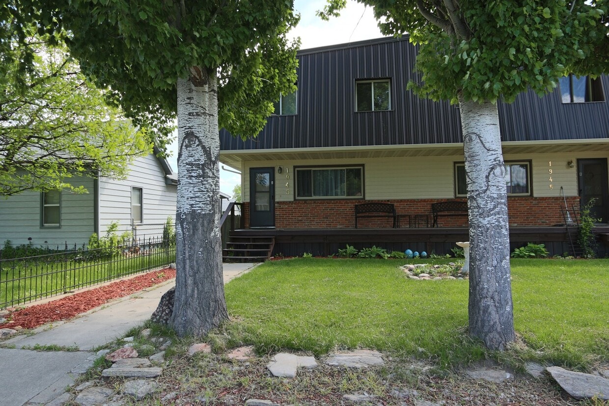 Primary Photo - UTILITIES INCLUDED! Large 3 bed/ 1.5 bath ...