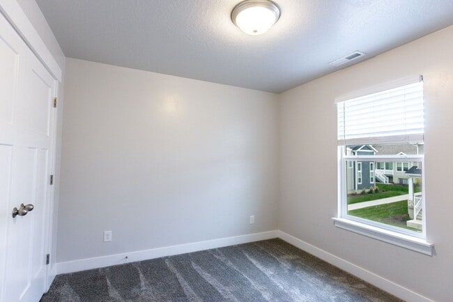 Foto del edificio - Pet-Friendly 3 Bed | 2.5 Bath Home in Exchange, Lehi. Available Aug 1.