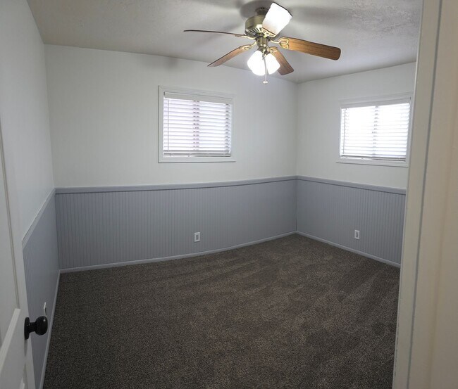 Foto del edificio - LEASE TAKEOVER: 3 bed, 2 bath Single Family home out by Hibbard